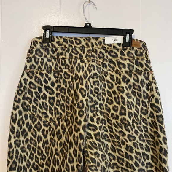 Judy Blue NWT High Rise Leopard Super Flare Jeans - Picture 8 of 9